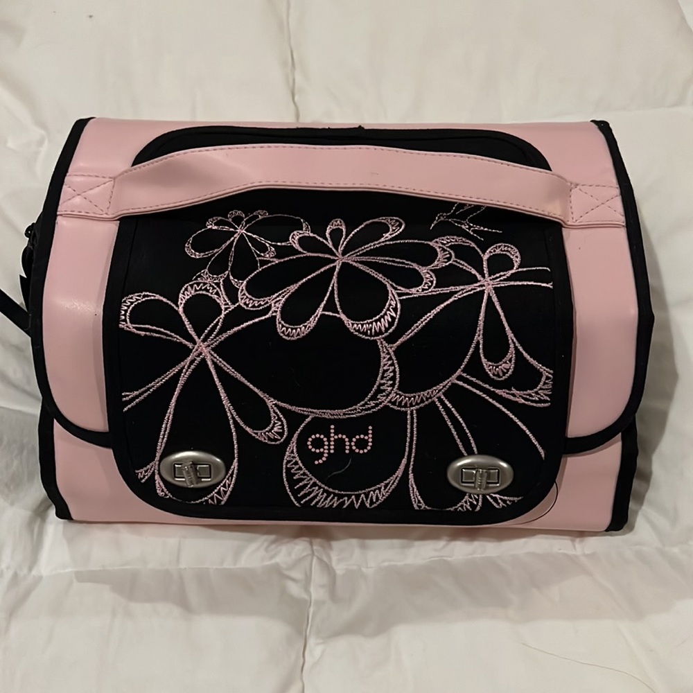 GHD Limited Edition Pink Travel Bag allows you to have perfect hair on the go.